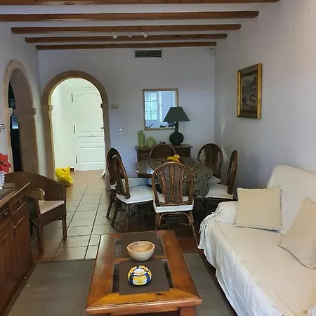 Santamaria En El Rodat Holiday home *